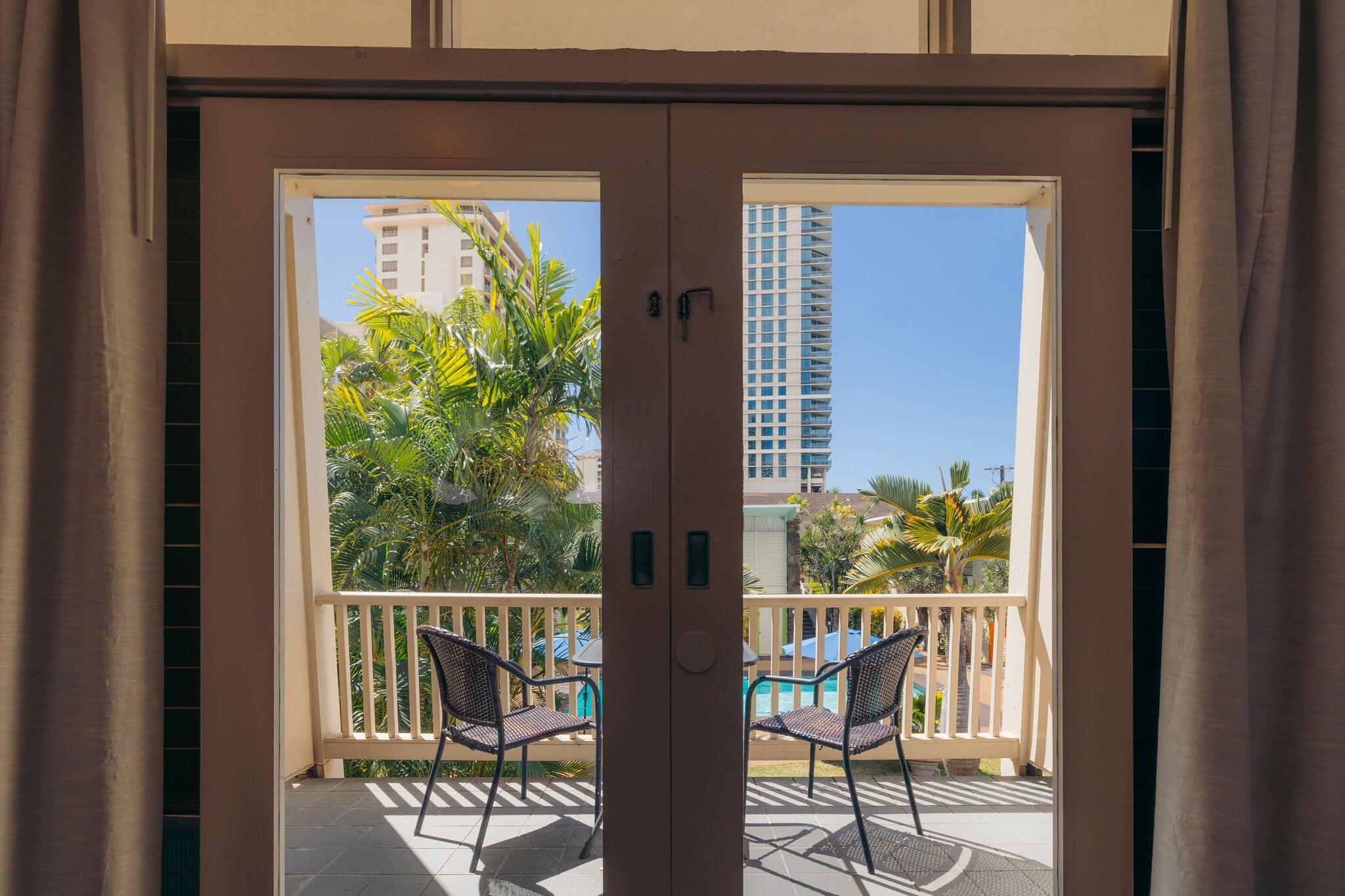 Varios Waikiki Heritage Hotel
