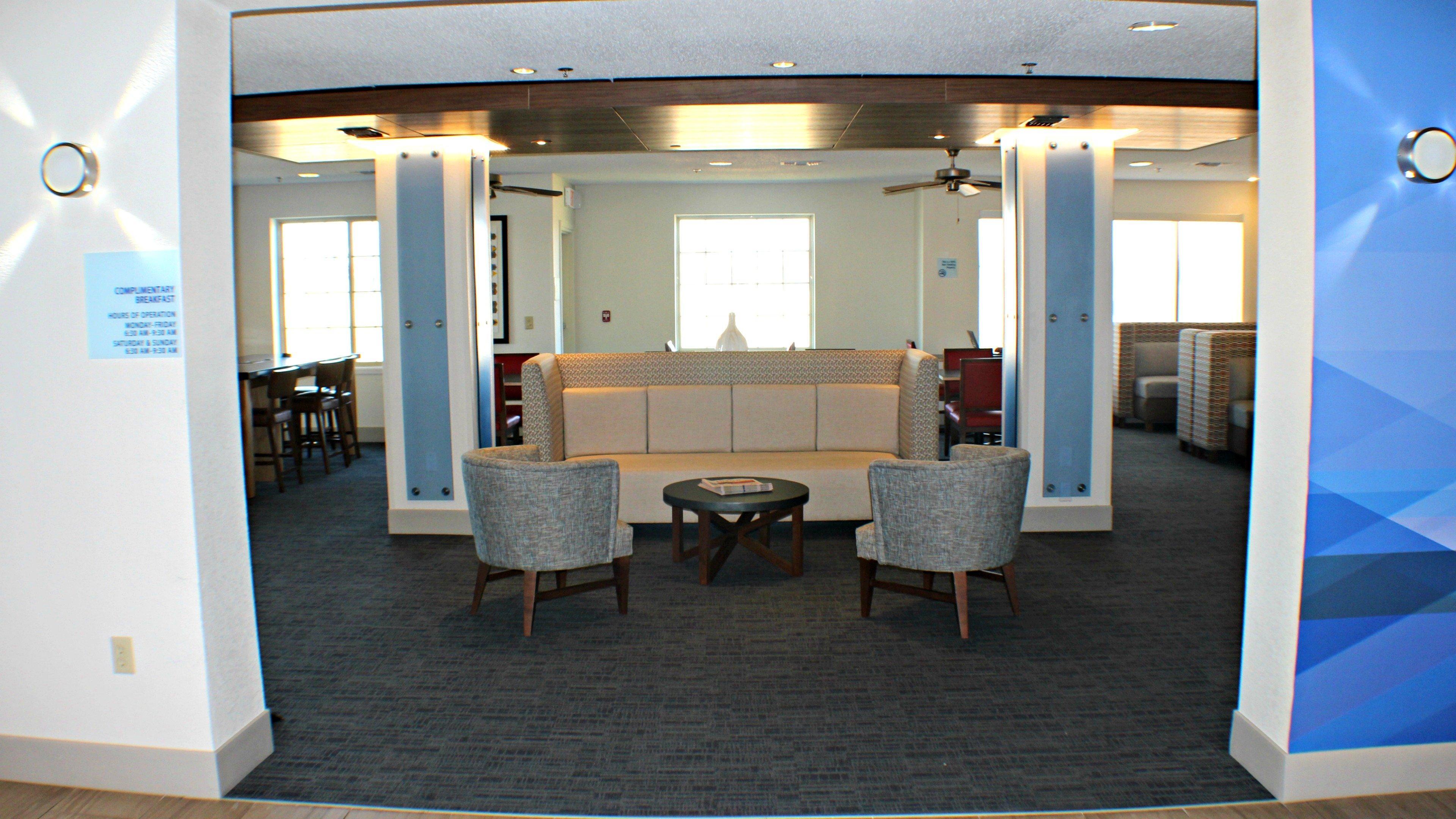 Vista Exterior Holiday Inn Express & Suites Plainview by IHG