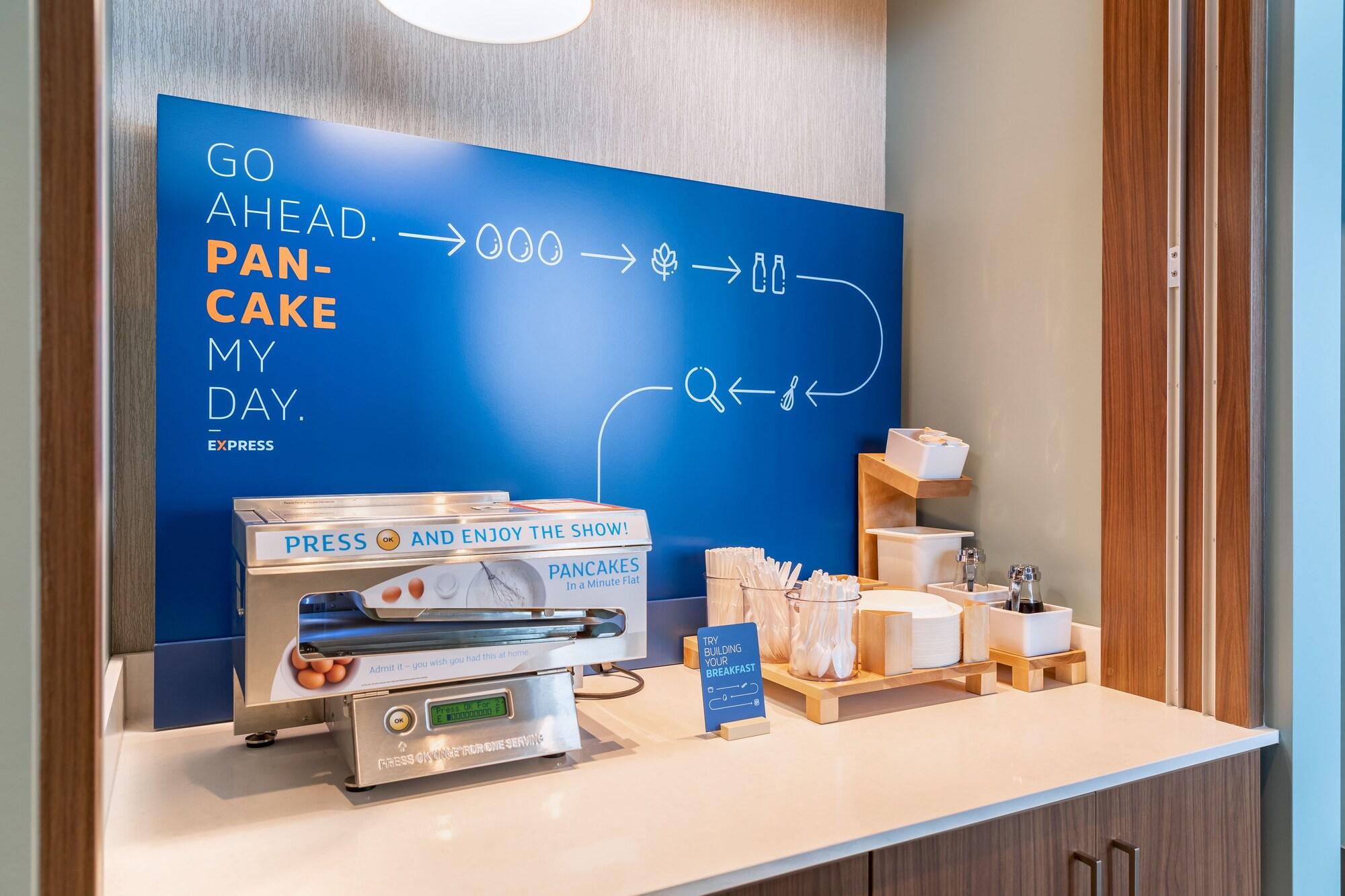 Restaurant Holiday Inn Express Pensacola Beach by IHG