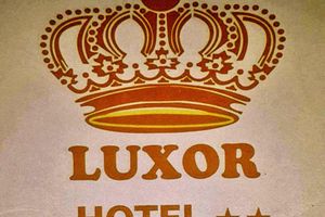Alojamiento - Hotel Luxor
