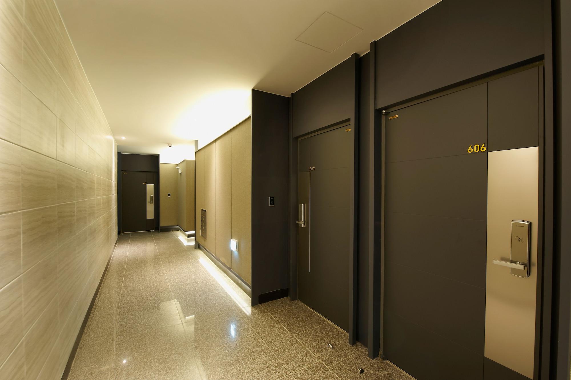Varios Hotel B
