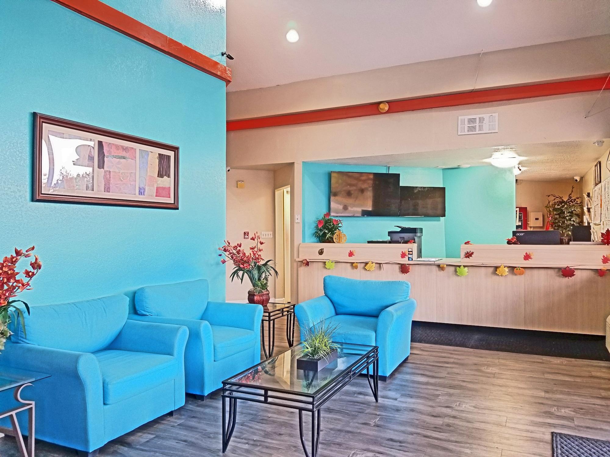 Vista Lobby Howard Johnson by Wyndham Houston Hobby Airport