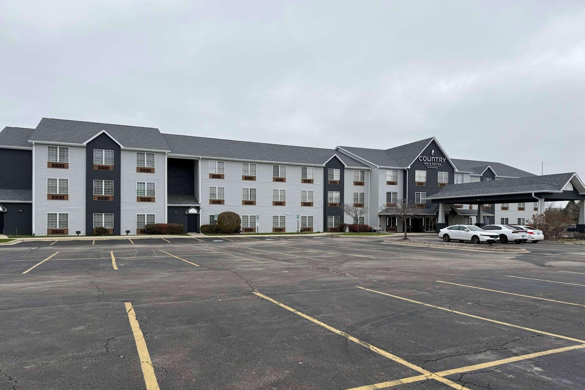Vista Exterior Country Inn & Suites by Radisson, Elgin, IL