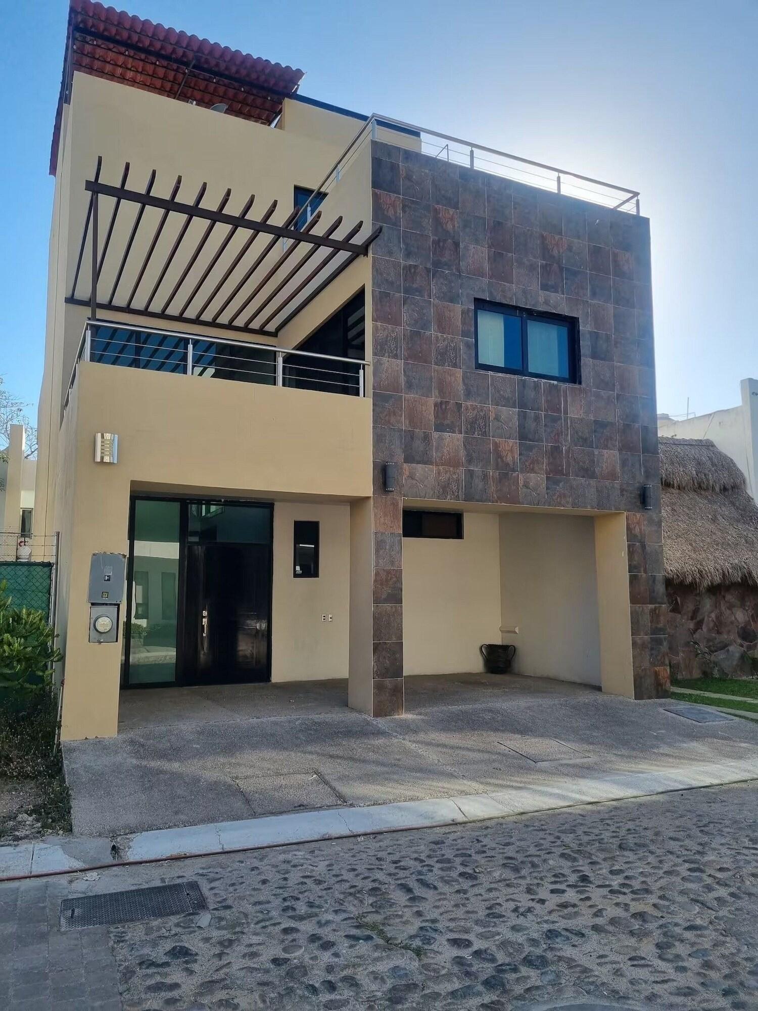 Vista Exterior La Marina Puerto Vallarta