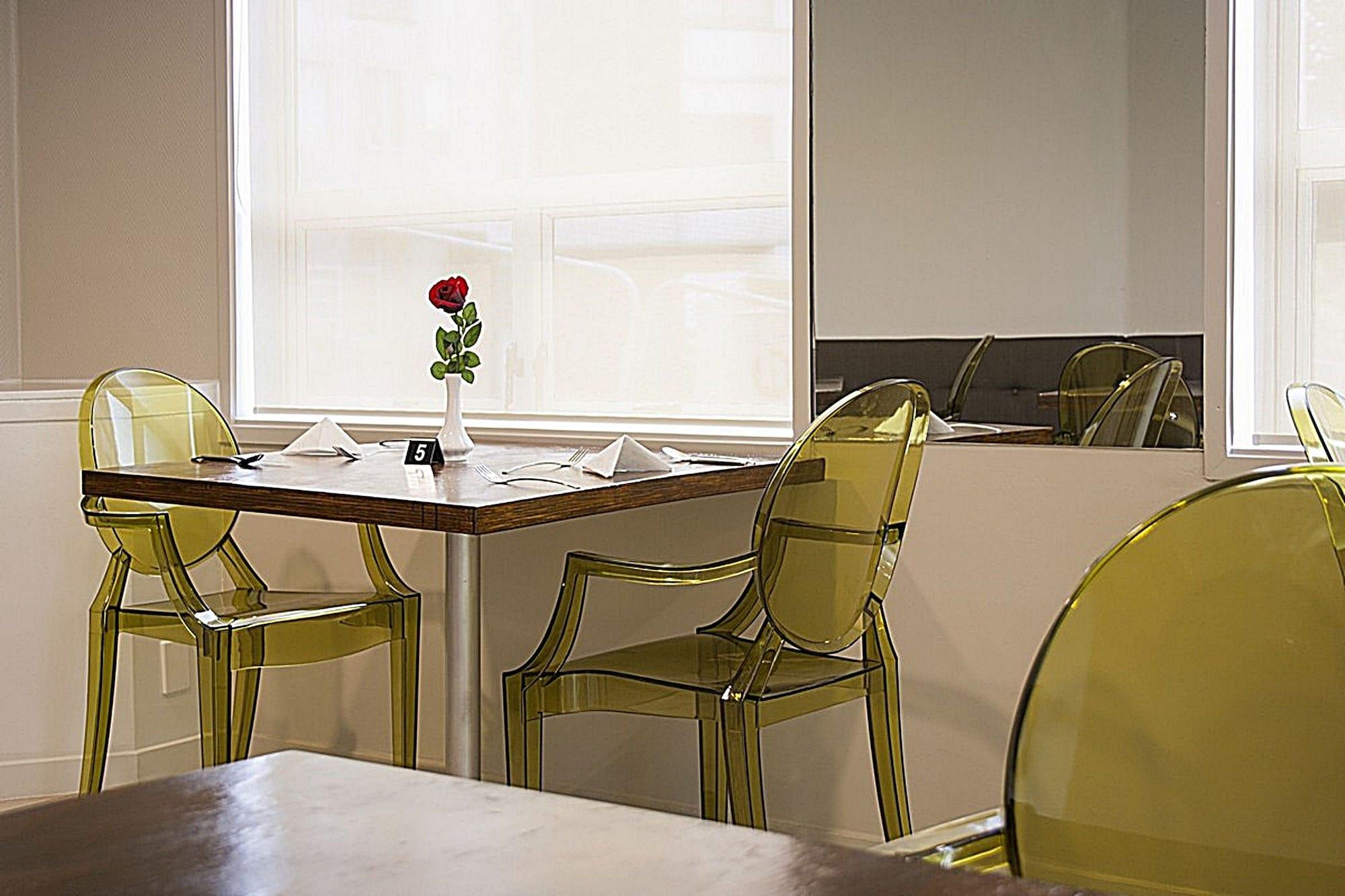 Restaurant Ascotia off Queen
