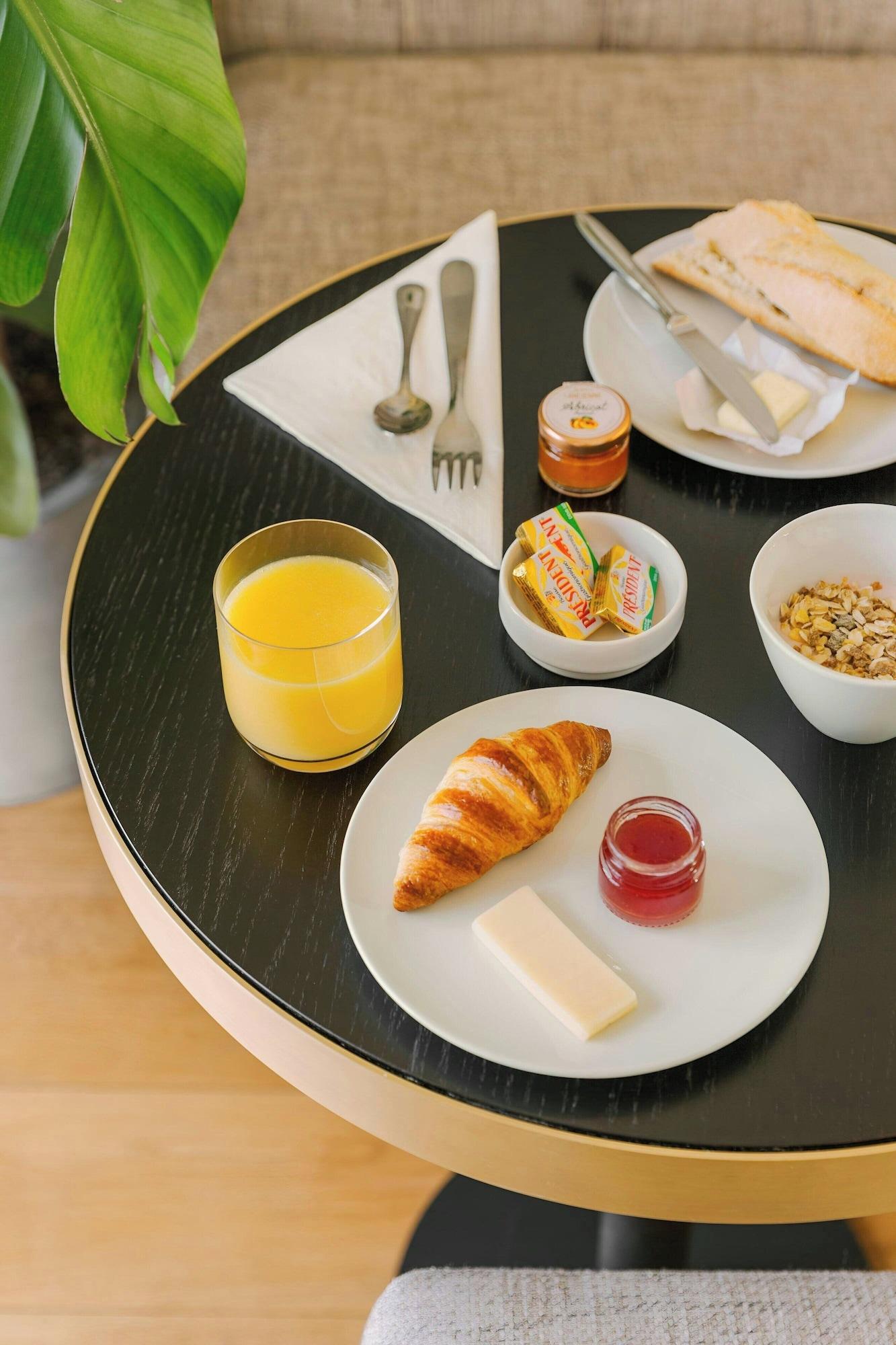 Restaurant Le Frochot Hotel Pigalle, Sonder by Marriott Bonvoy