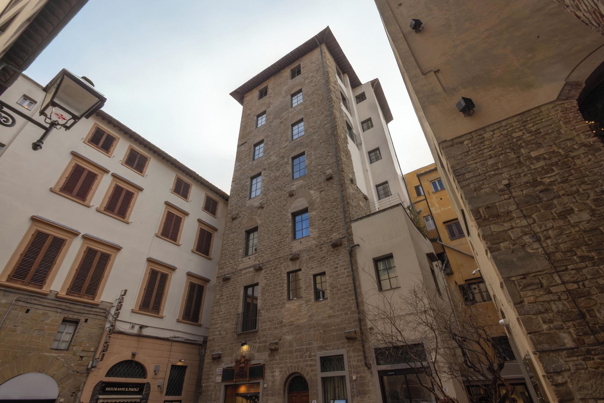 Vista Exterior Donati Luxury Tower Suites