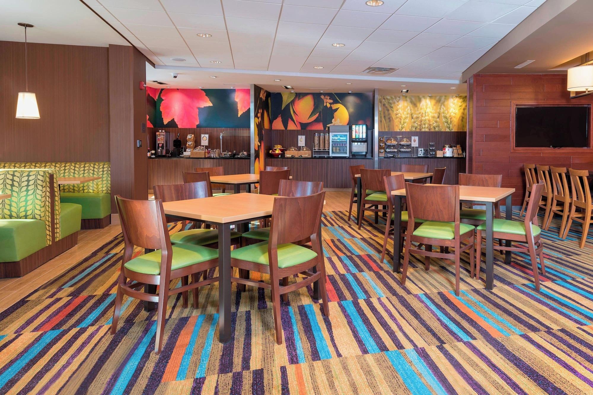 Vista Lobby Fairfield Inn & Suites by Marriott Indianapolis Fishers
