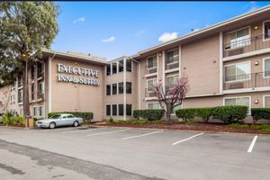 Alojamiento - Executive Inn & Suites Embarcadero Cove