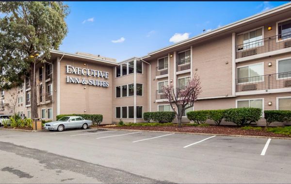 Executive Inn & Suites Embarcadero Cove
