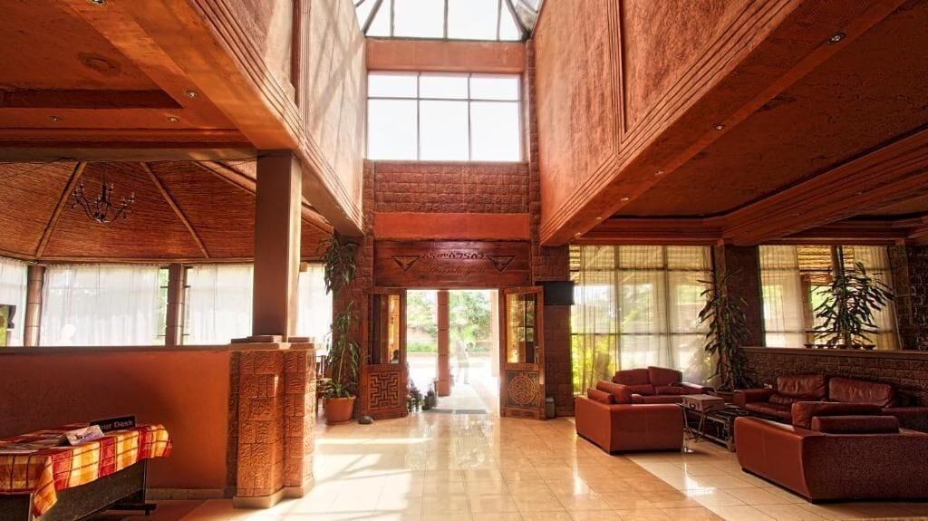 Vista Lobby Lal Hotel and Spa
