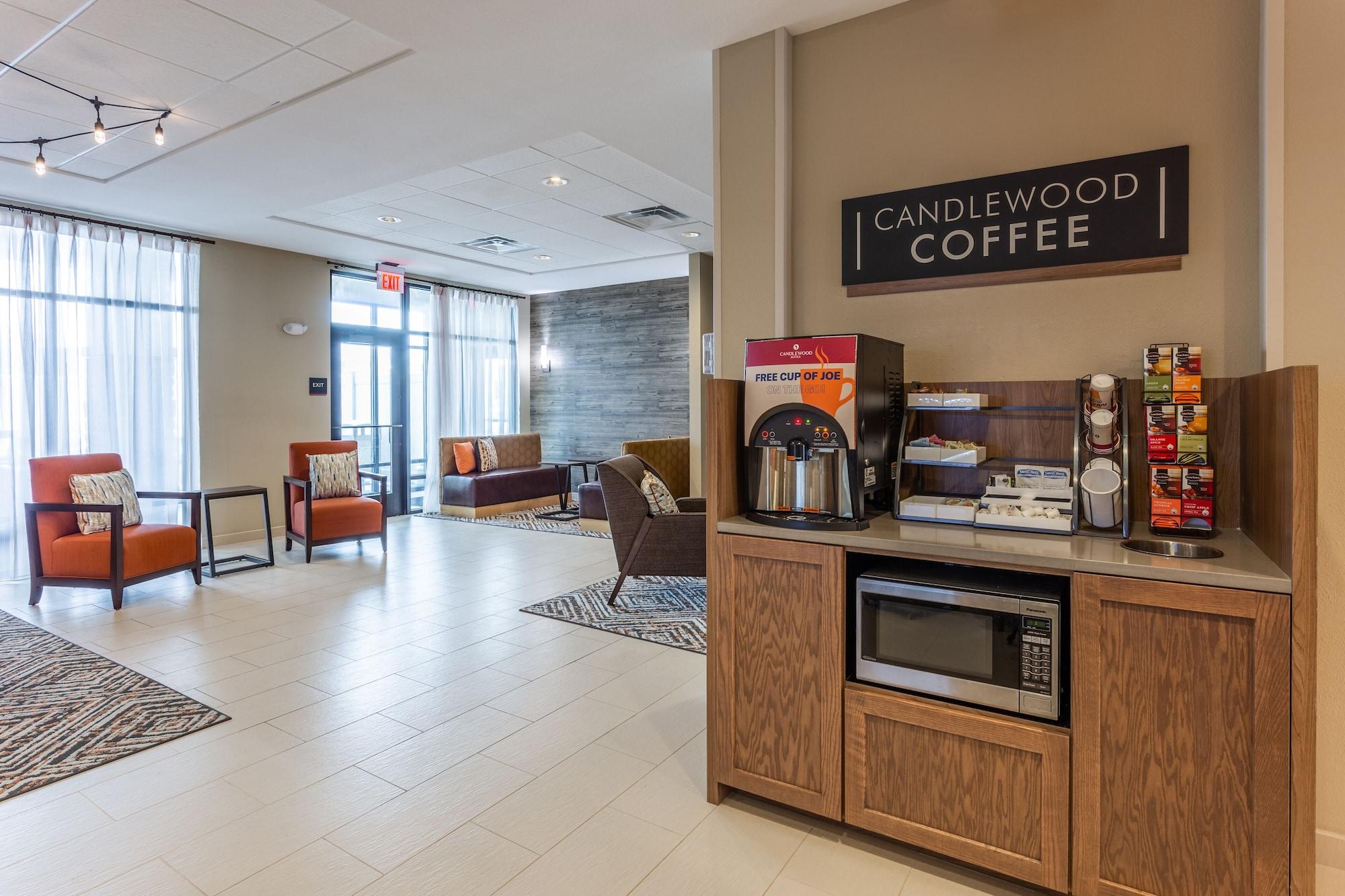 Bar/Salón Candlewood Suites Fargo South- Medical Center by IHG