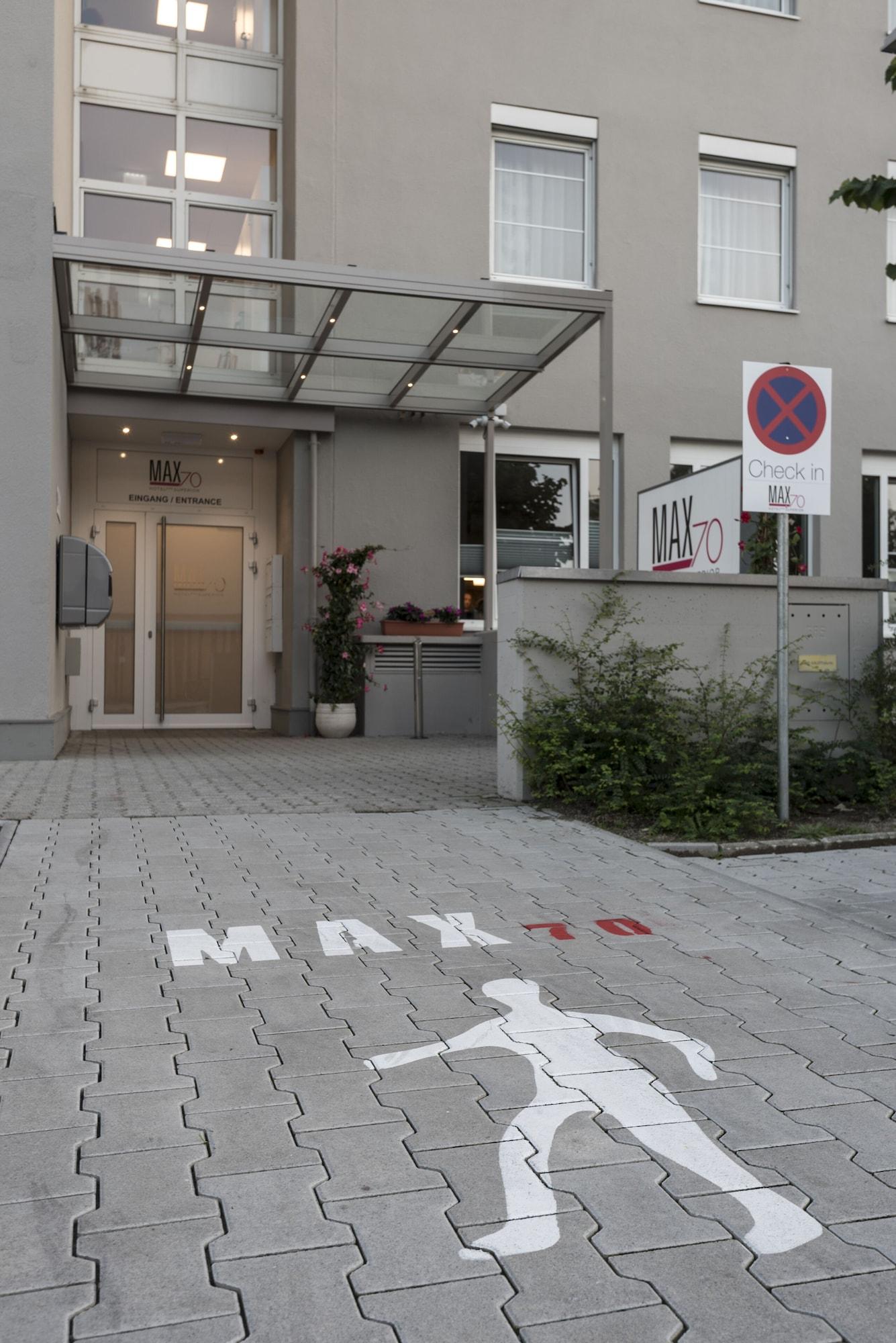 Vista Exterior Hotel Max 70