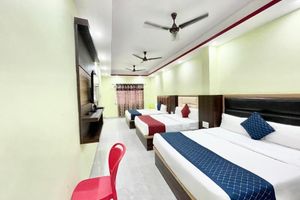 Alojamiento - Hotel LV Palace - near Ghats & Temples