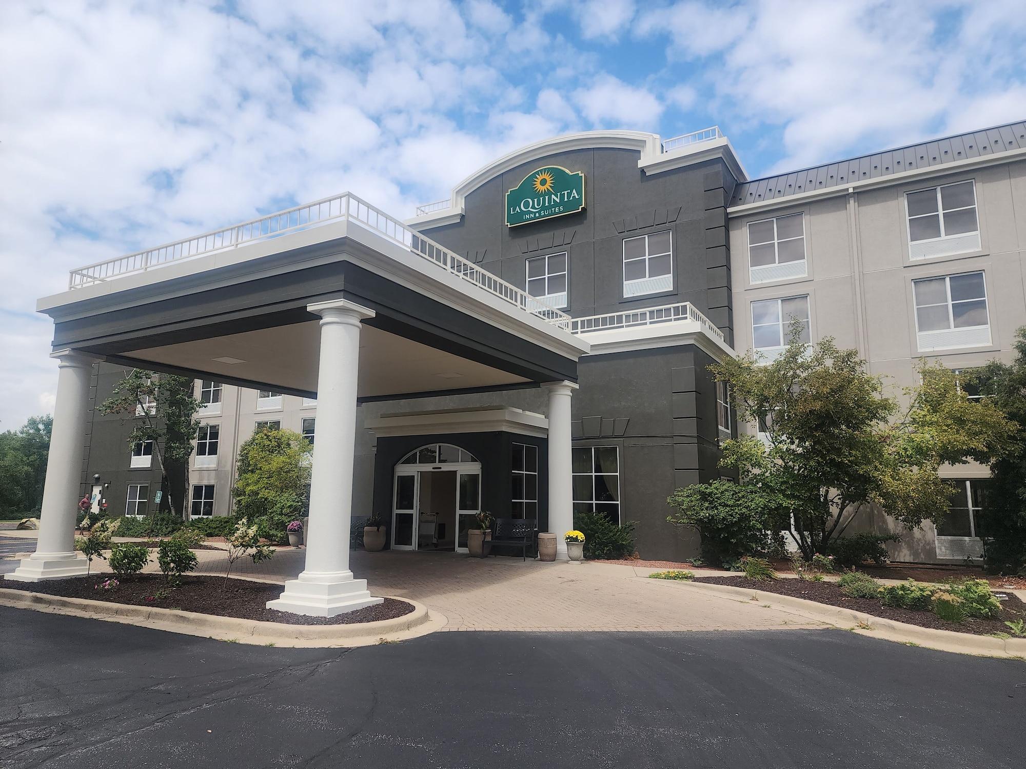 Vista Exterior La Quinta Inn & Suites by Wyndham Milwaukee SW New Berlin