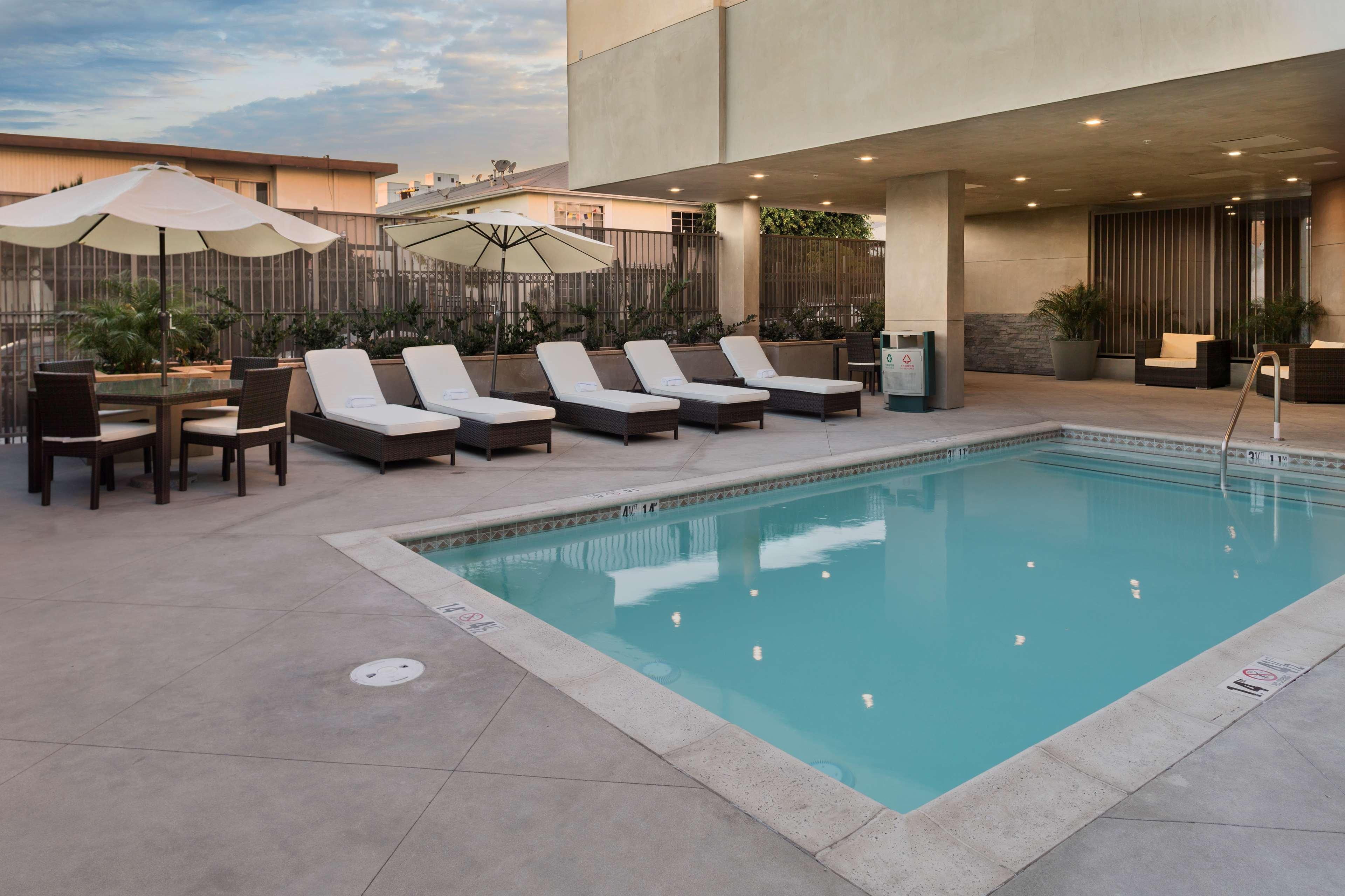 Vista Piscina Hampton Inn & Suites Los Angeles/Hollywood