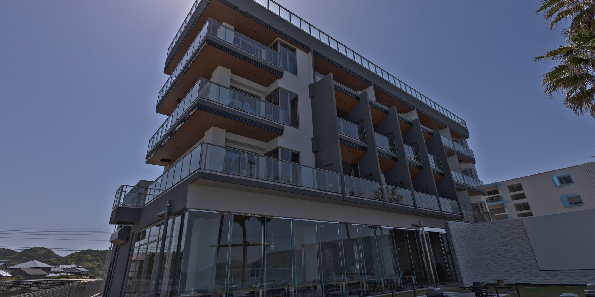 Vista Exterior ALBAHOTELANDGLAMPING