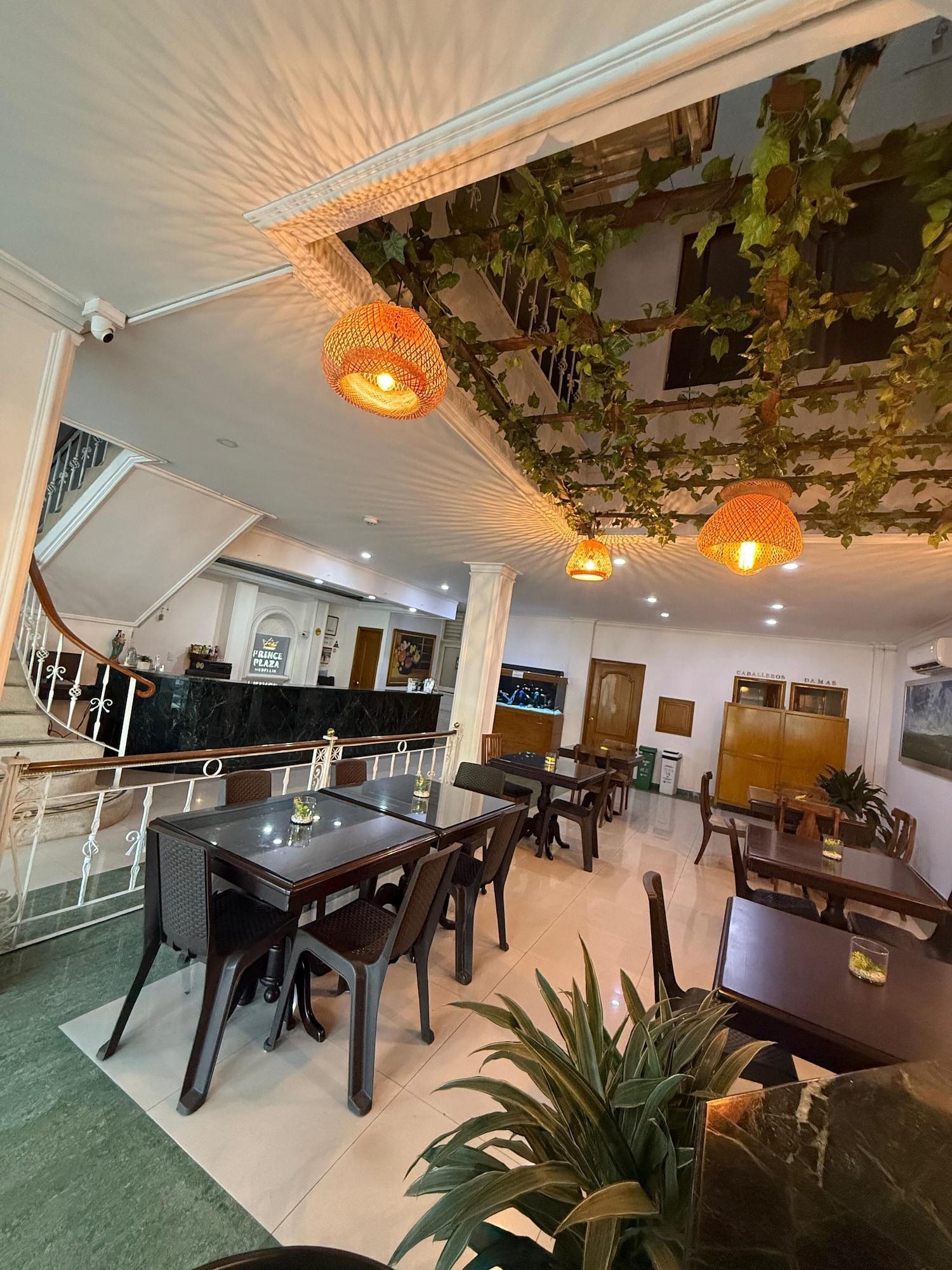Restaurant Hotel Prince Plaza
