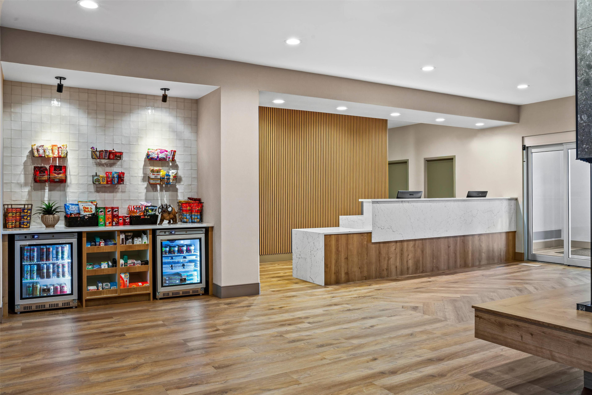 Vista Lobby Ramada By Wyndham Drumheller Hotel & Suites