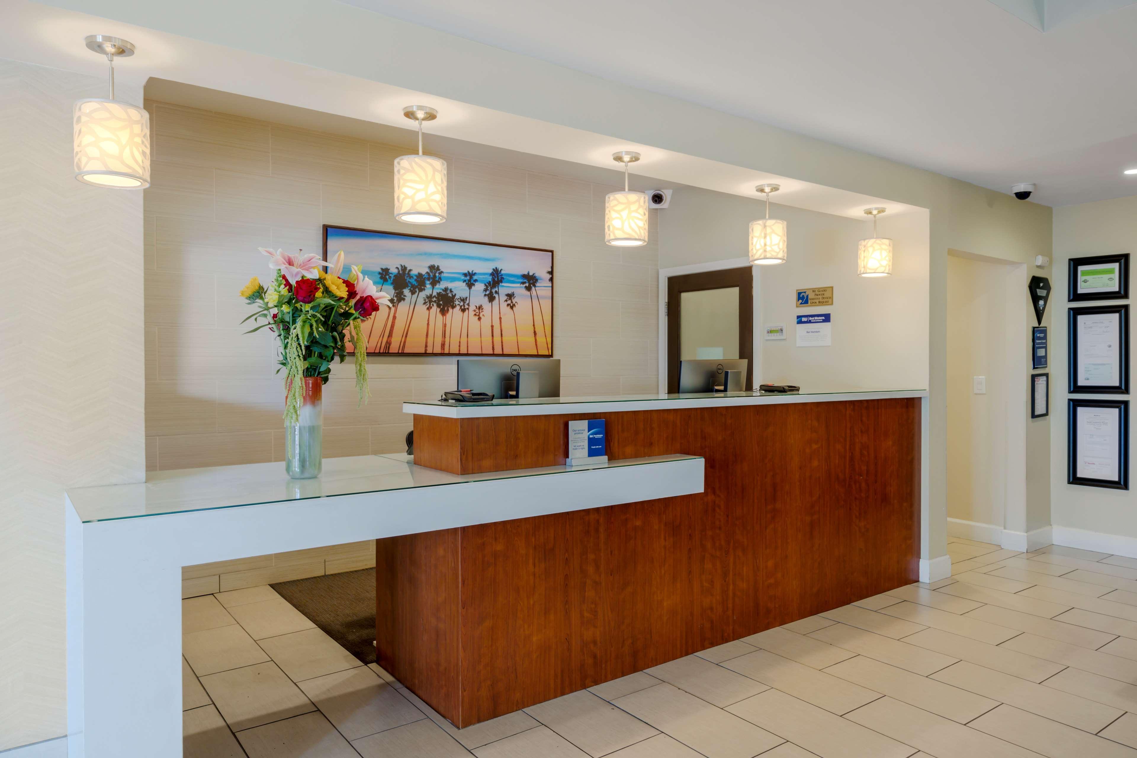Vista Lobby Best Western Plus South Coast Inn