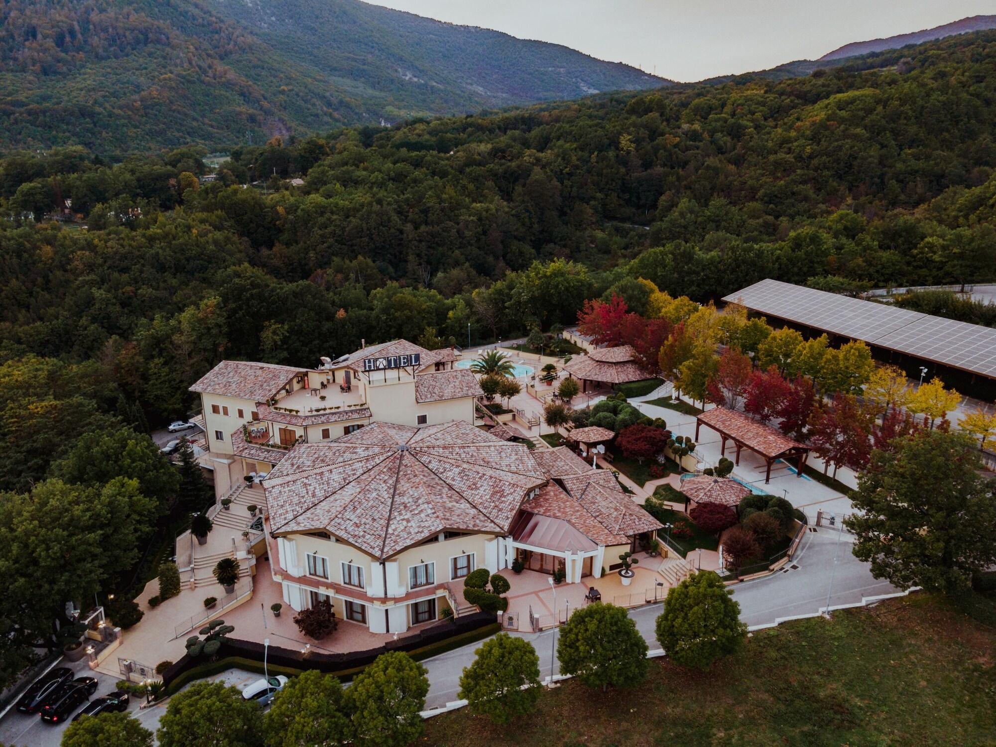 Varios San Raffaele Hotel Restaurant & Resort