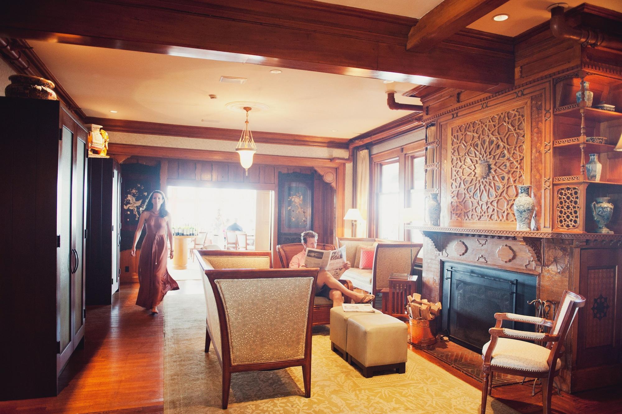 Vista Lobby Castle Hill Inn