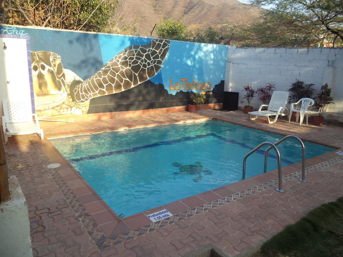 Vista da piscina La Tortuga Hostel