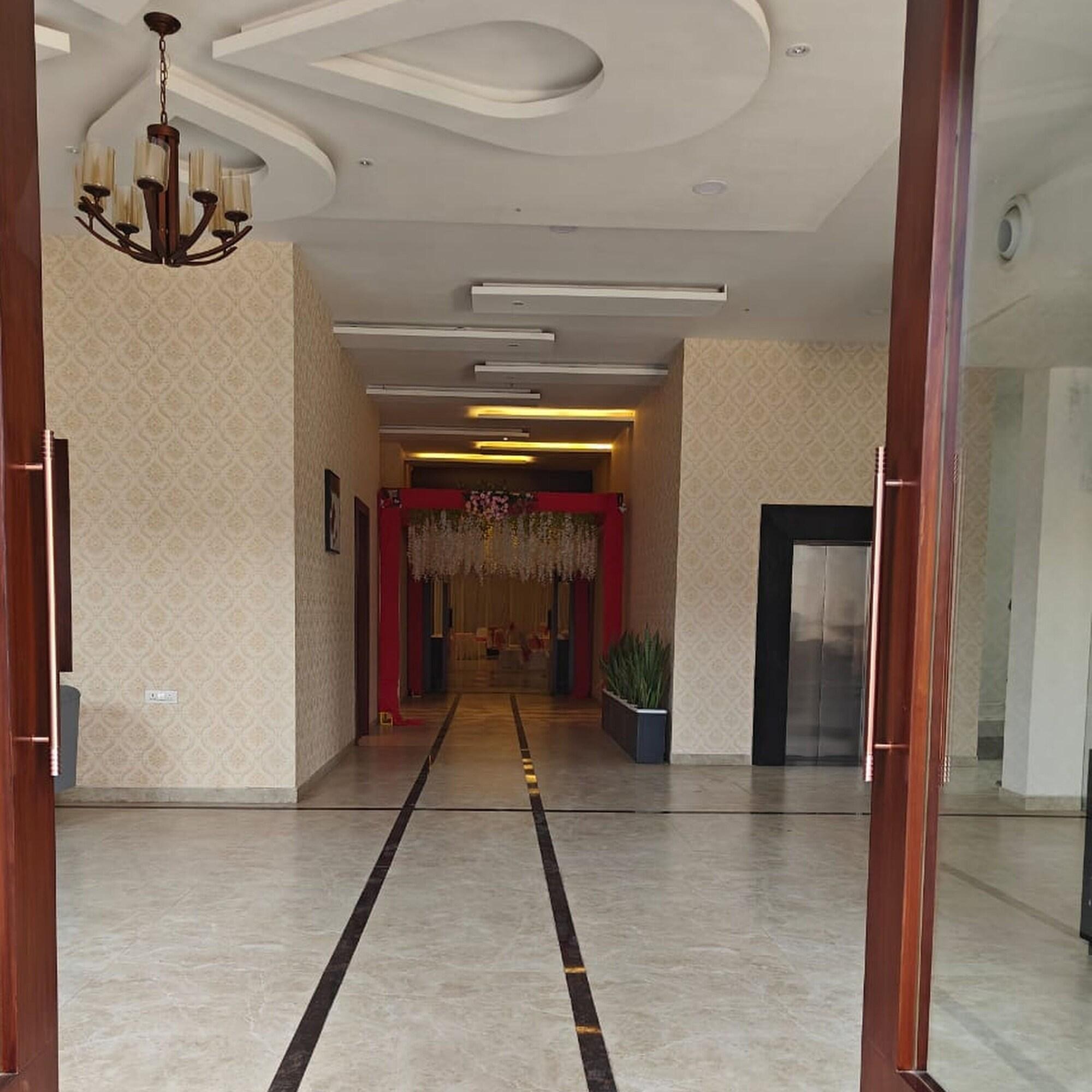 Vista Lobby 7 VACHAN LAWNS AND BANQUET