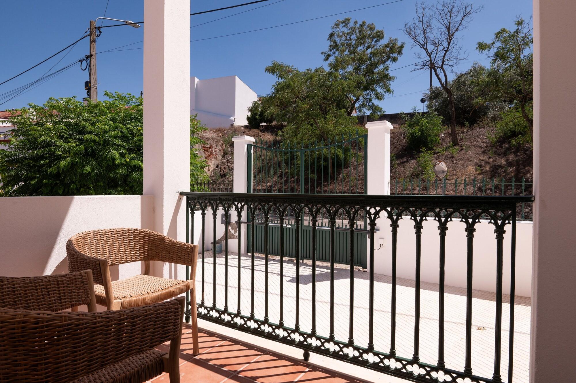 Vista Exterior Lilases Boutique House & Garden