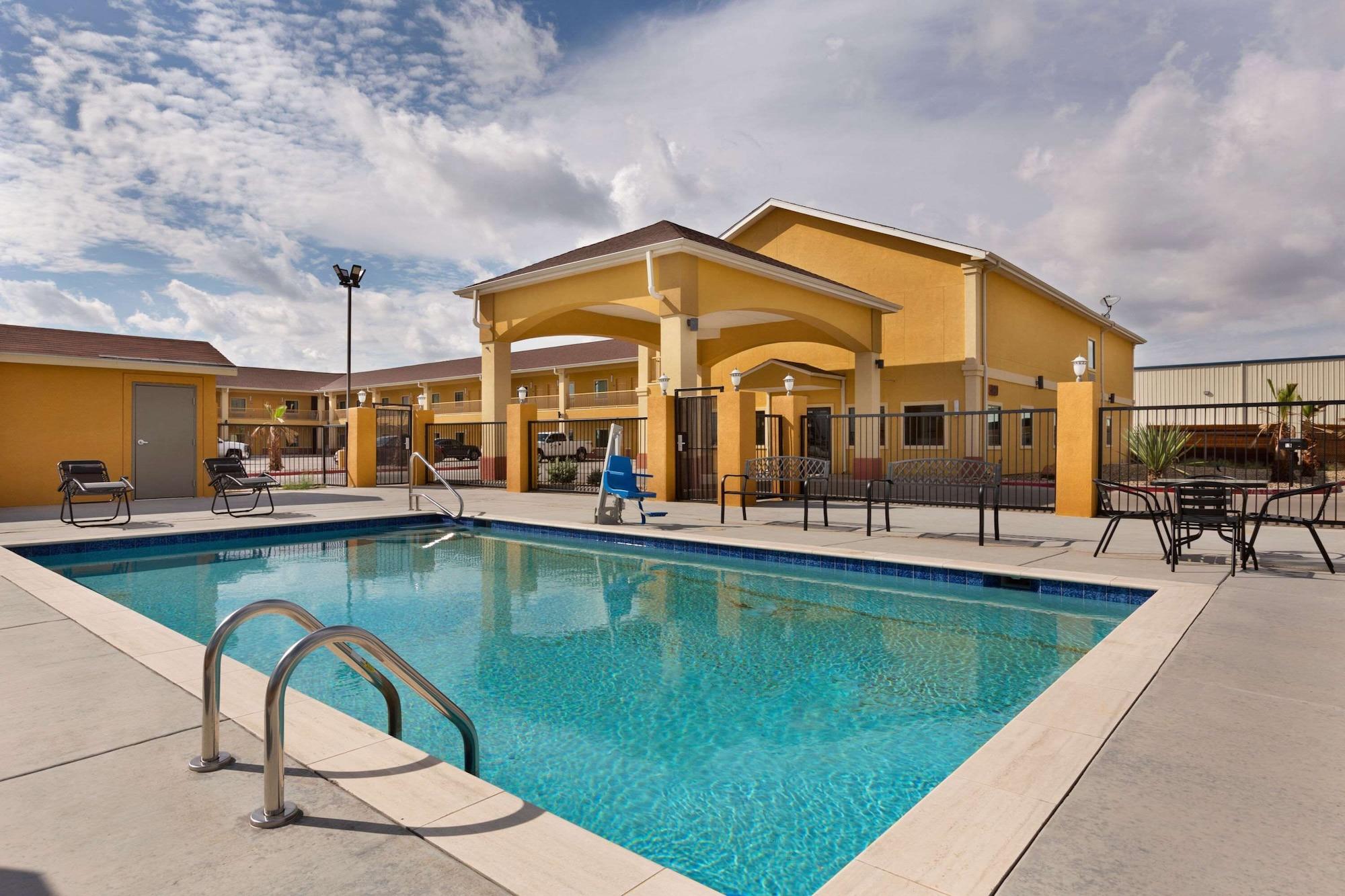 Vista Piscina Days Inn by Wyndham Odessa
