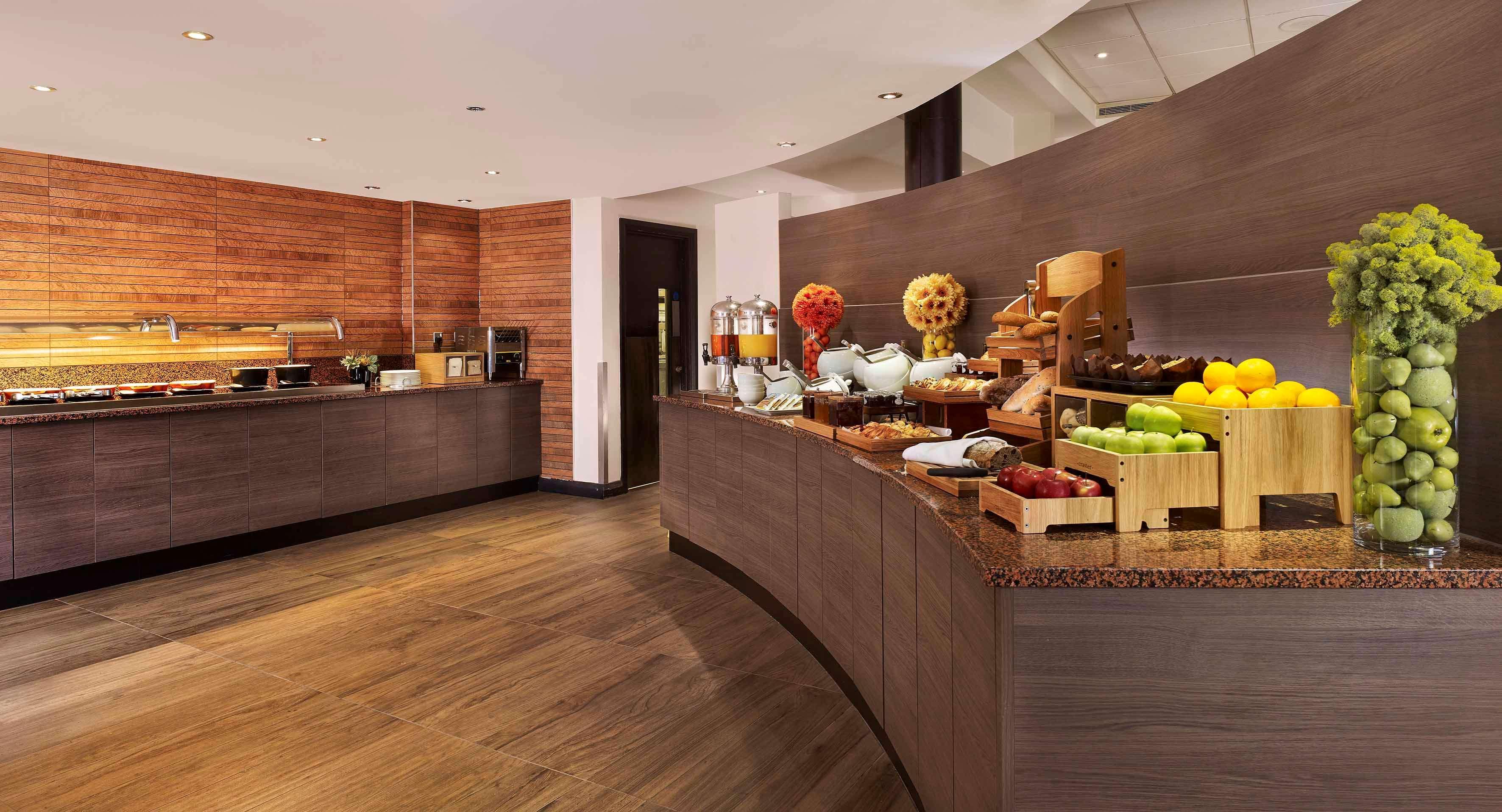 Restaurant Doubletree by Hilton Hotel Woking