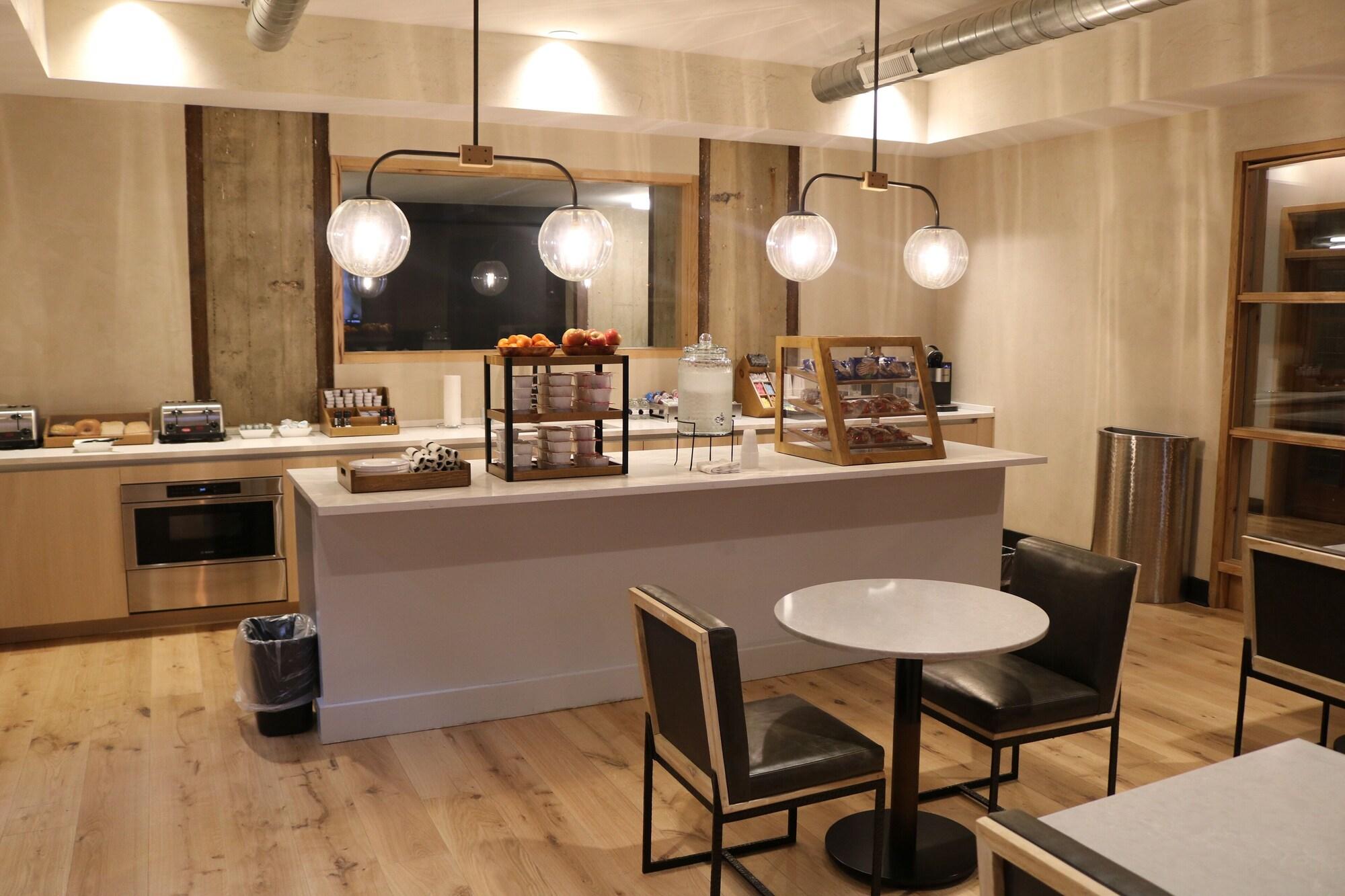 Restaurant Riversuites at The Battery