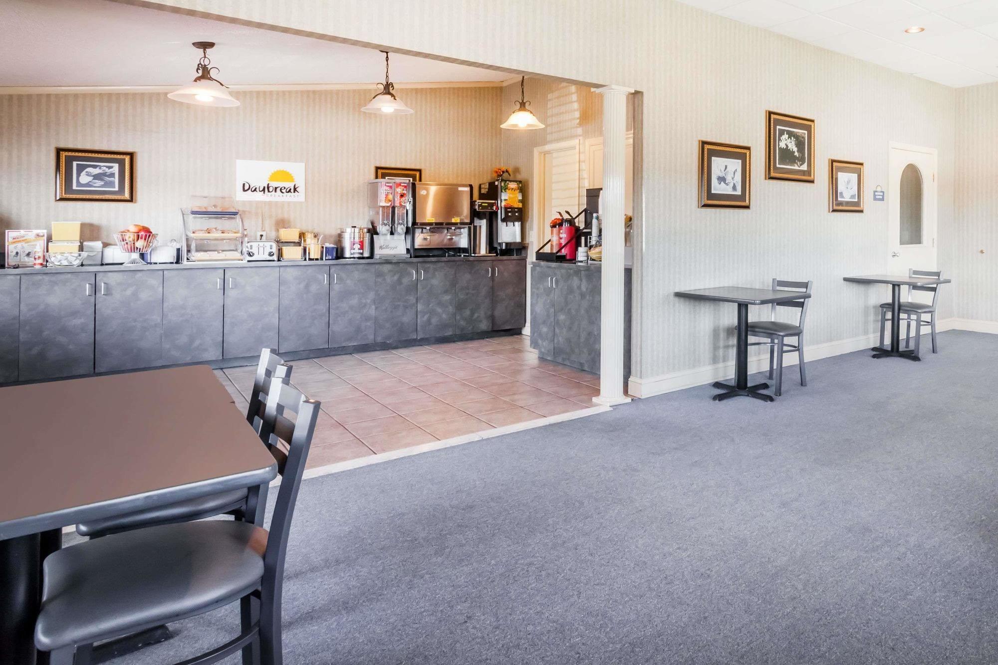Comodidades del Alojamiento Days Inn by Wyndham Dover Downtown