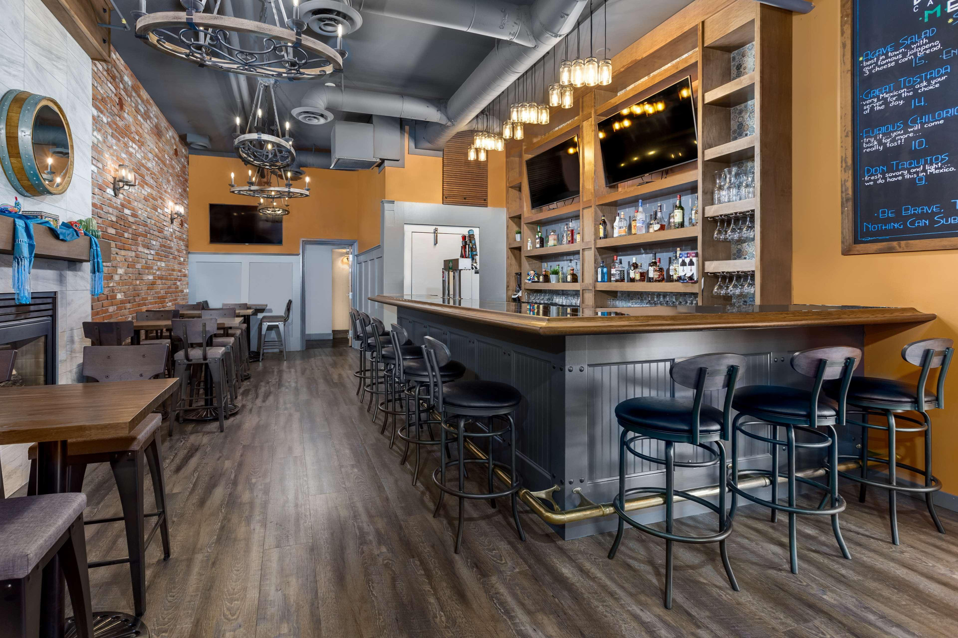 Bar/Salón Prestige Radium Hot Springs Resort, WorldHotels Crafted