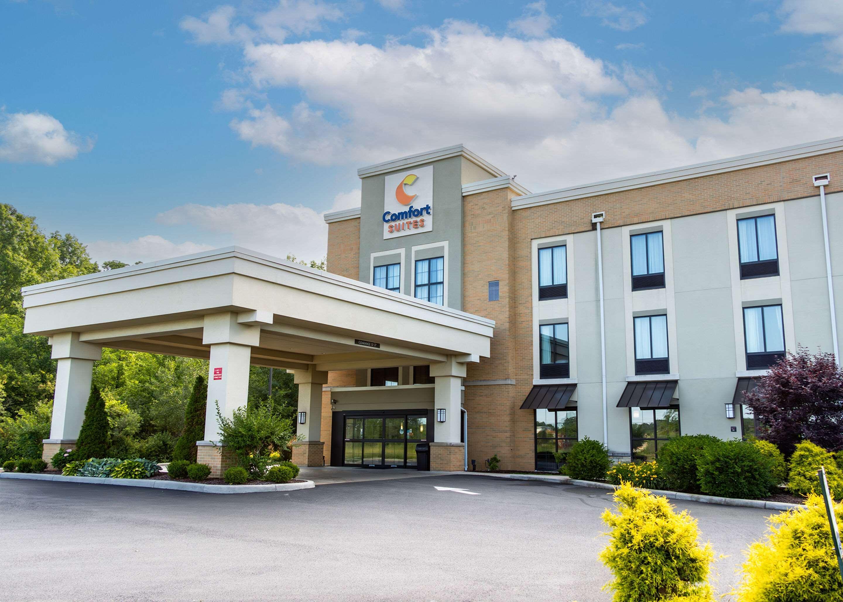 Vista Exterior Comfort Suites Youngstown North