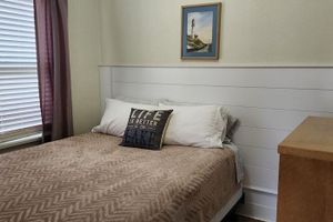 Alquiler Vacacional - 2bed 1bath LAKE MI Fishing Cabin WiFi AC Deck Firepit Kayaks Paddle Boat Dock #7