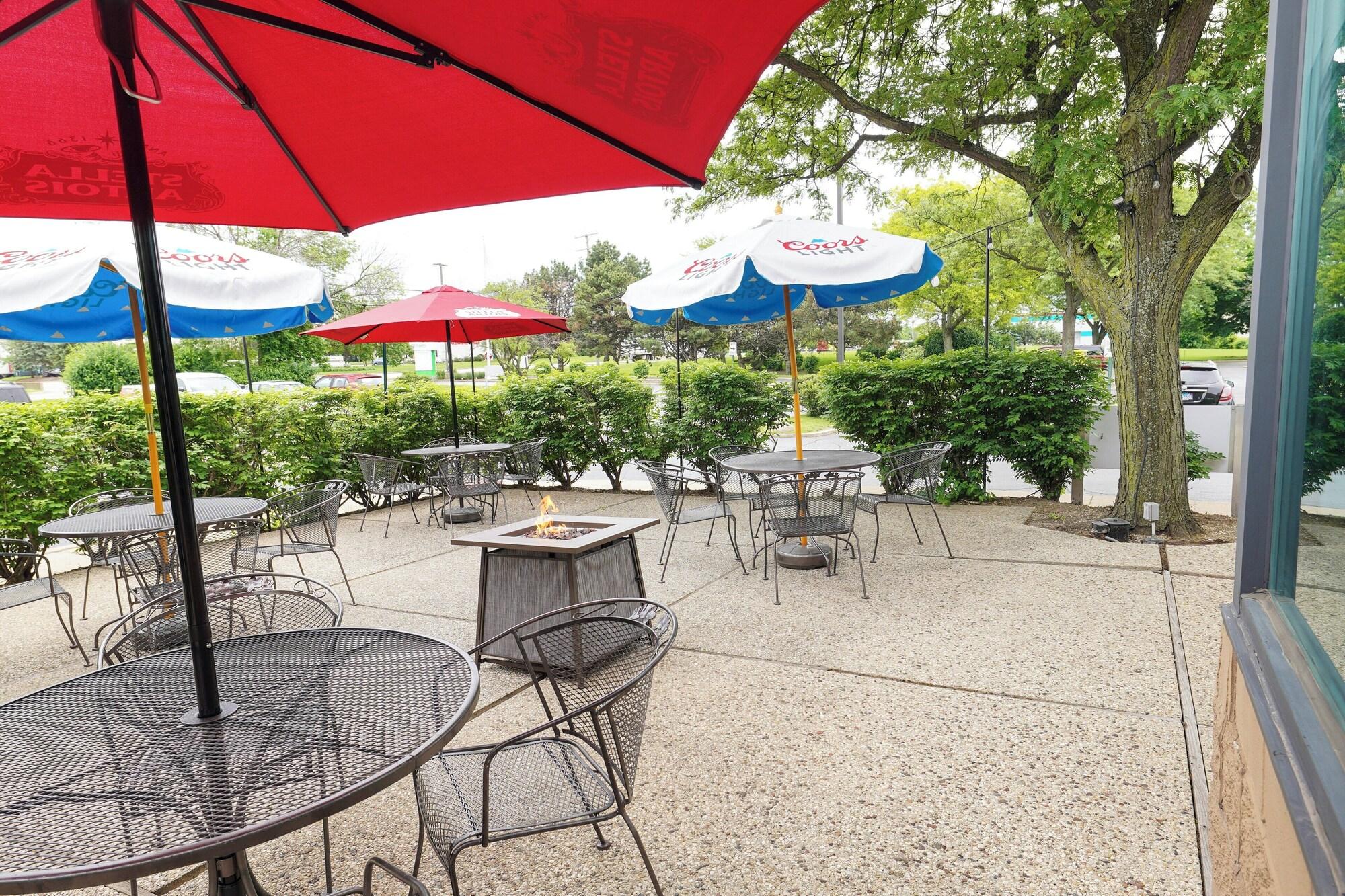 Restaurant Holiday Inn & Suites Chicago-Carol Stream (Wheaton) by IHG