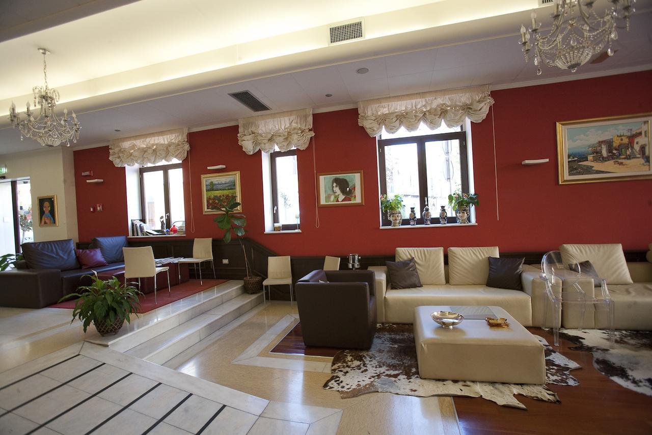 Vista Exterior La Chicca Palace Hotel