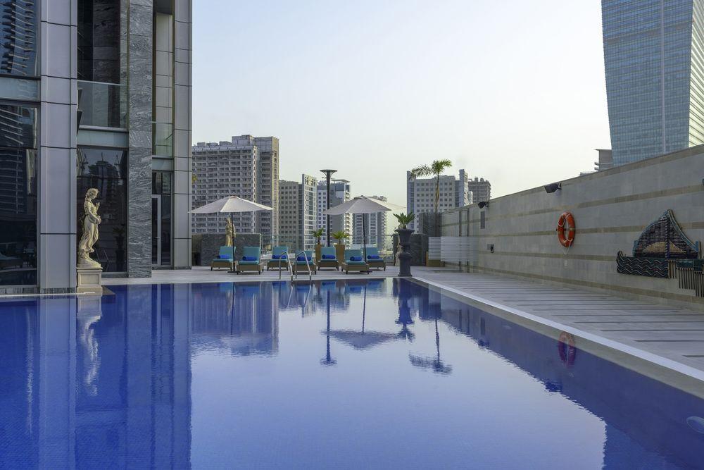 Vista Piscina Grand Millennium Business Bay