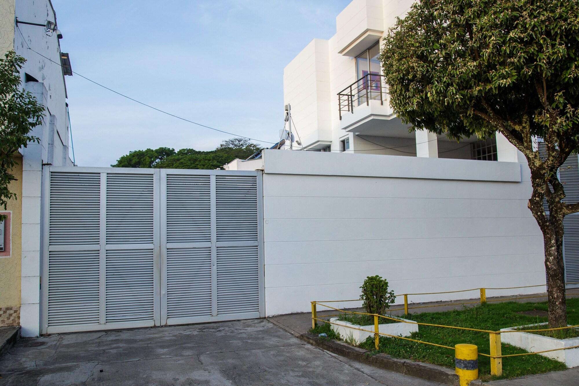 Vista Exterior Hotel Kariary