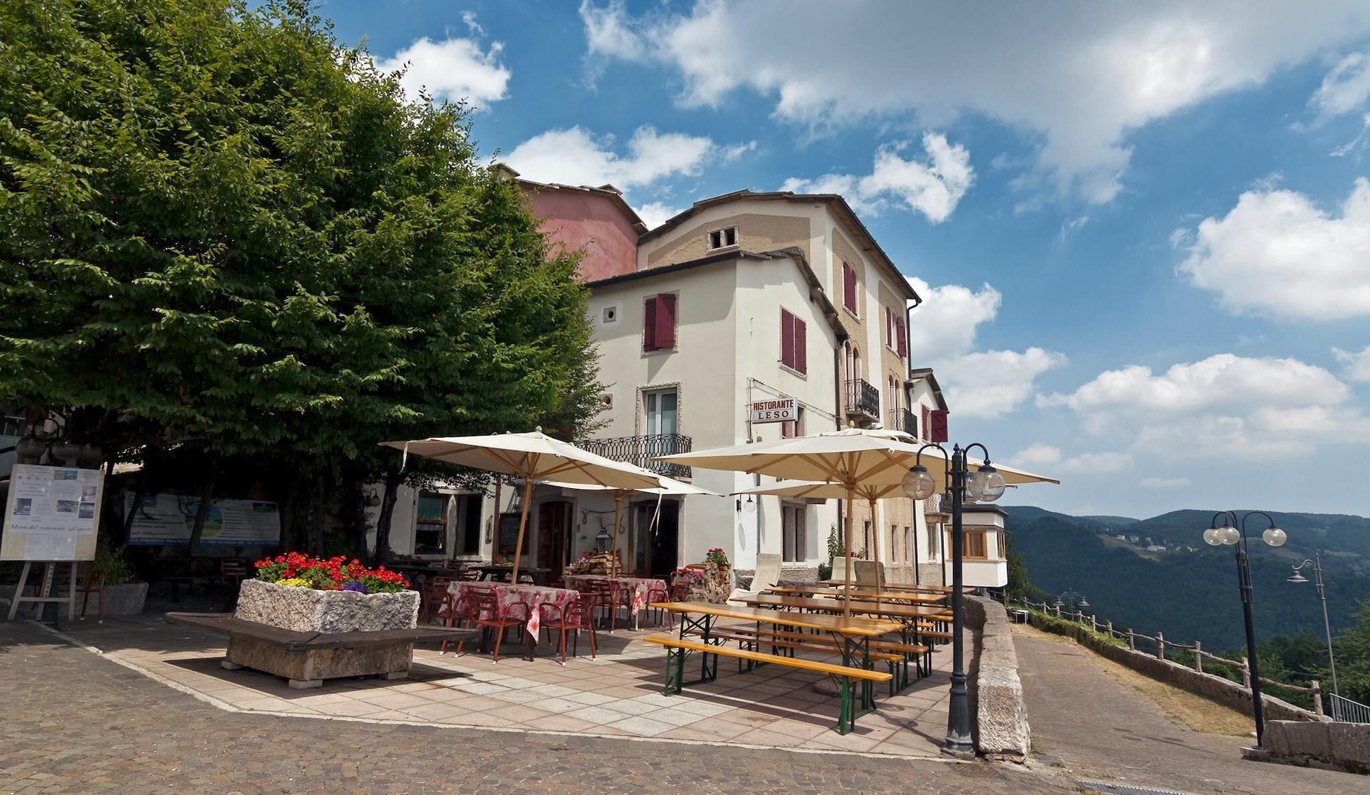 Varios Albergo Ristorante Leso