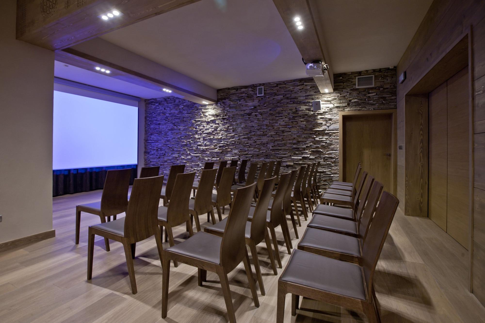 Centro de Negocios Hotel Zawrat