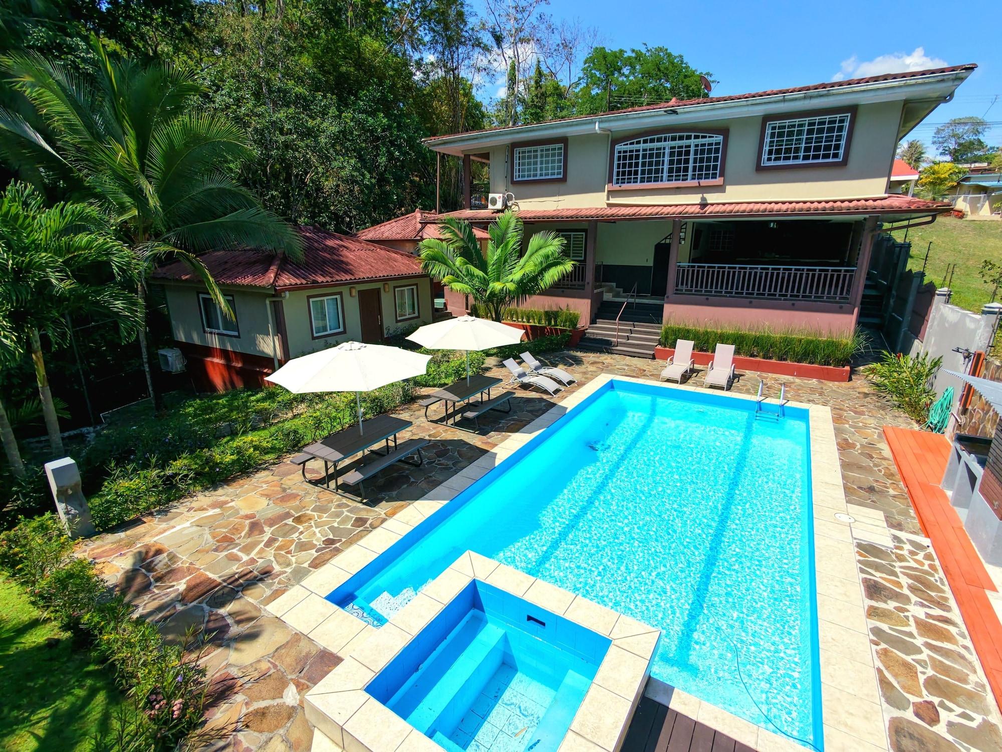 Varios Coconut Lodge