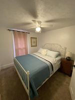 Alquiler Vacacional - Just a few blocks from Lake Erie!  4 season home with a cozy cottagey feel.