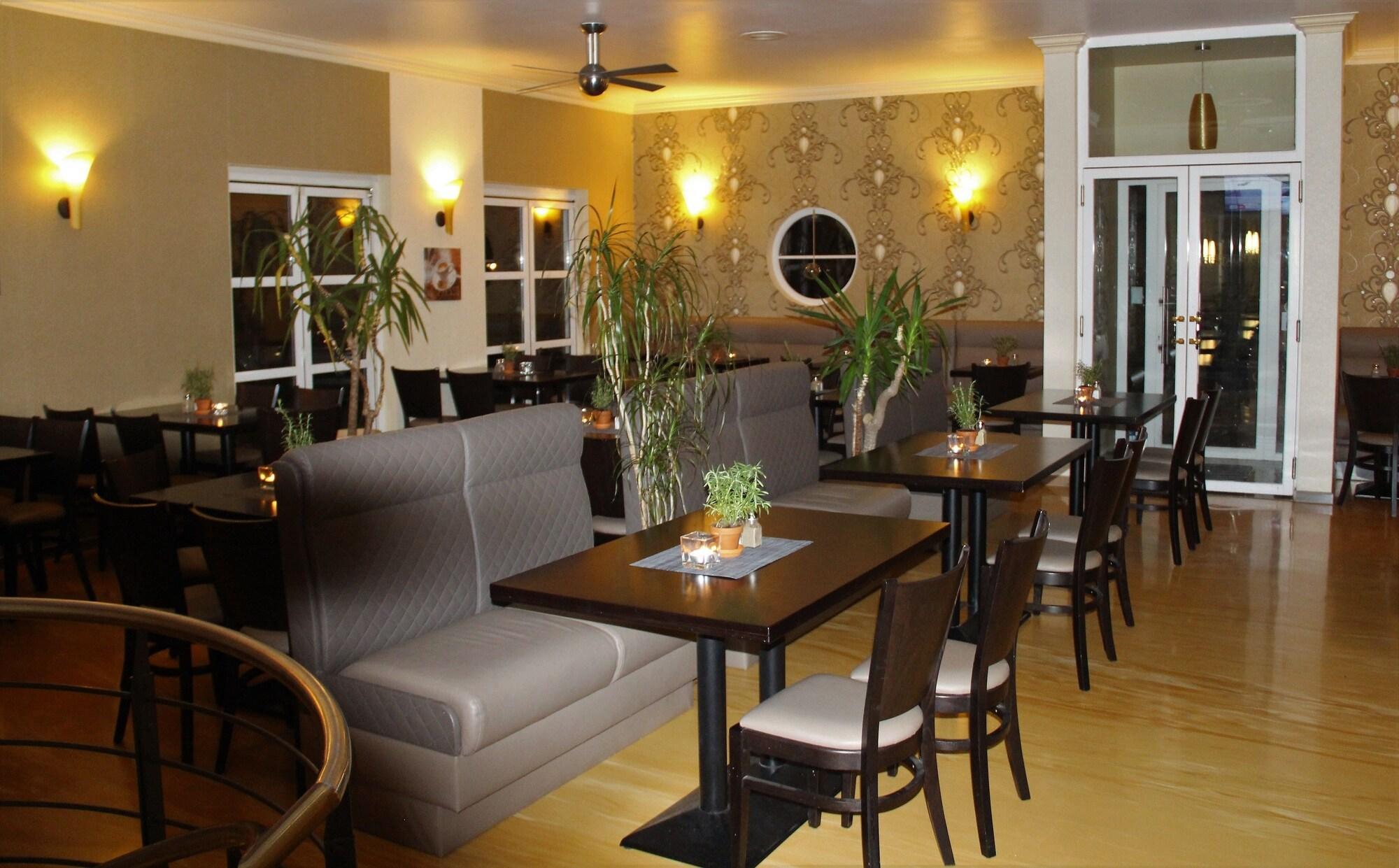 Centro de Negocios Check Inn Hotel