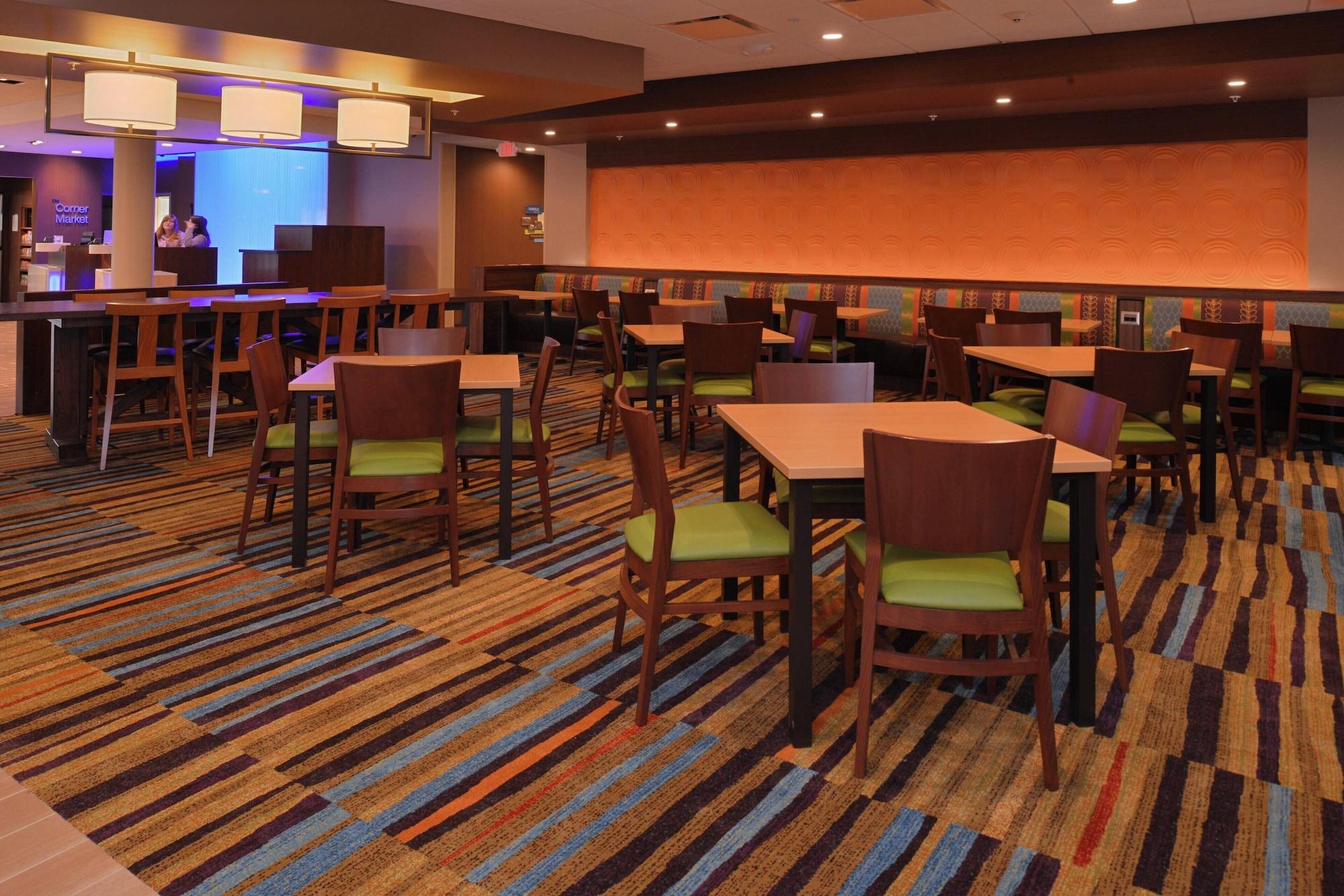 Restaurant Fairfield Inn & Suites Fremont