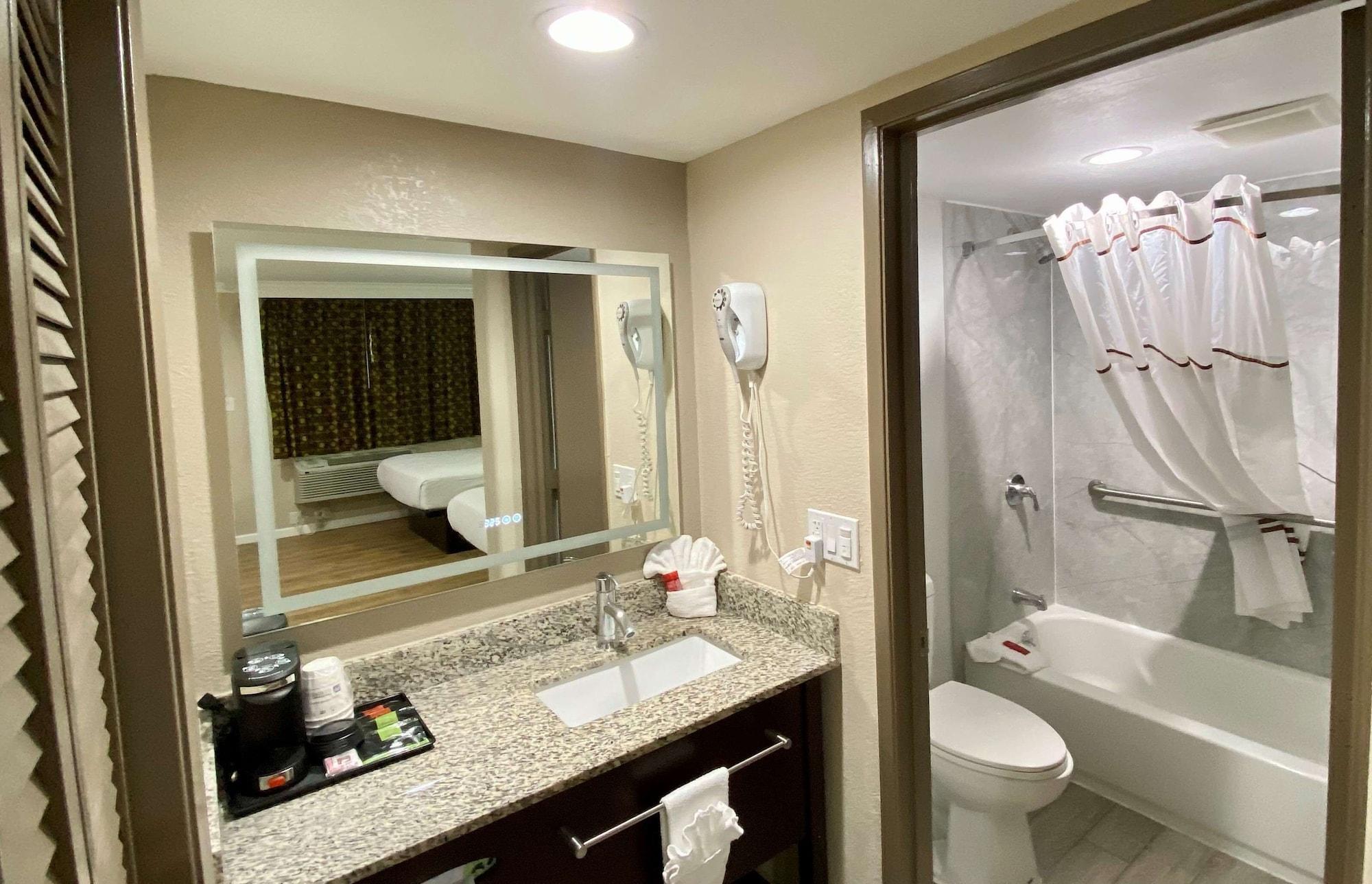 Equipamiento de Habitación SureStay Hotel by Best Western Santa Cruz