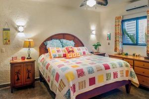 Alquiler Vacacional - Bright BEACHFRONT 7 Bedroom Villa, Beachside Infinity Pool, Great For Big Groups