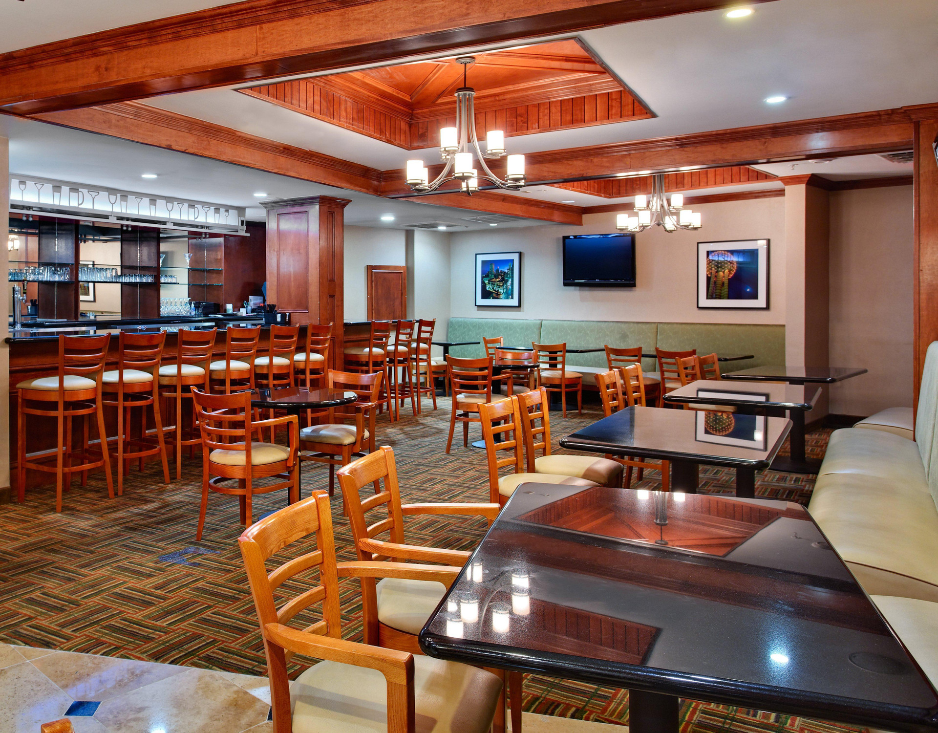 Bar/Salón Holiday Inn Express Dallas Medical-Market Center by IHG