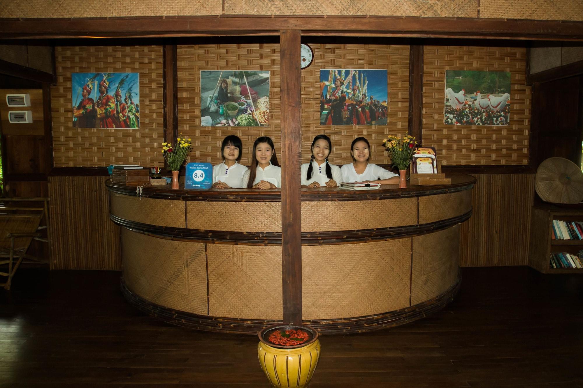 Vista Lobby Golden Sunrise Hotel